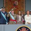 Le roi Jean Carlos et la reine Sofia, aux côtés du prince héritier Felipe d'Espagne et de son épouse Letizia lors du défilé militaire de la fête nationale de l'Espagne le 12 octobre 2012