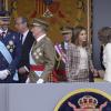 Le roi Jean Carlos et la reine Sofia, aux côtés du prince héritier Felipe d'Espagne et de son épouse Letizia lors du défilé militaire de la fête nationale de l'Espagne le 12 octobre 2012