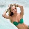 Candice Swanepoel sait aussi bien mettre en valeur le bikini que son corps de rêve pour les maillots Agua de coco, collection 2013.