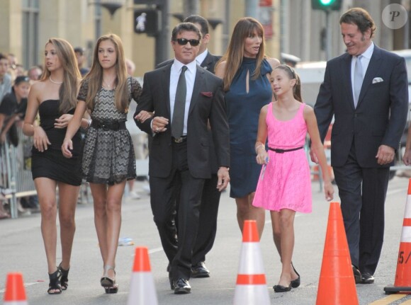 Sylvester Stallone, sa femme Jennifer et leurs filles Sophia, Sistine et Scarlet à l'avant-première de Expendables 2 à Los Angeles, le 15 août 2012.