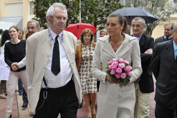 EXCLU : La princesse Stéphanie de Monaco et l'artiste Ben visitent le département psychiatrique de l'hôpital de la Princesse Grace a Monaco, décoré par les oeuvres de l'artiste, le 17 octobre 2012.