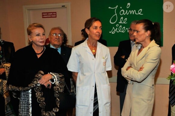 EXCLU : La princesse Stéphanie de Monaco et la baronne Marianne Von Brandstetter visitent le département psychiatrique de l'hôpital de la Princesse Grace a Monaco, décoré par les oeuvres de l'artiste Ben, le 17 octobre 2012. Une initiative sponsorisée par la Baronne.