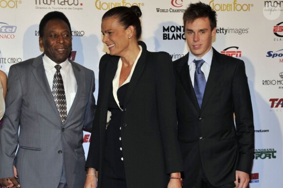 Le footballeur Pelé, la princesse Stéphanie de Monaco et son fils Louis Ducruet assistent à la cérémonie du Golden Foot Award remis à Zlatan Ibrahimovic à Monaco le 17 Avril 2012.