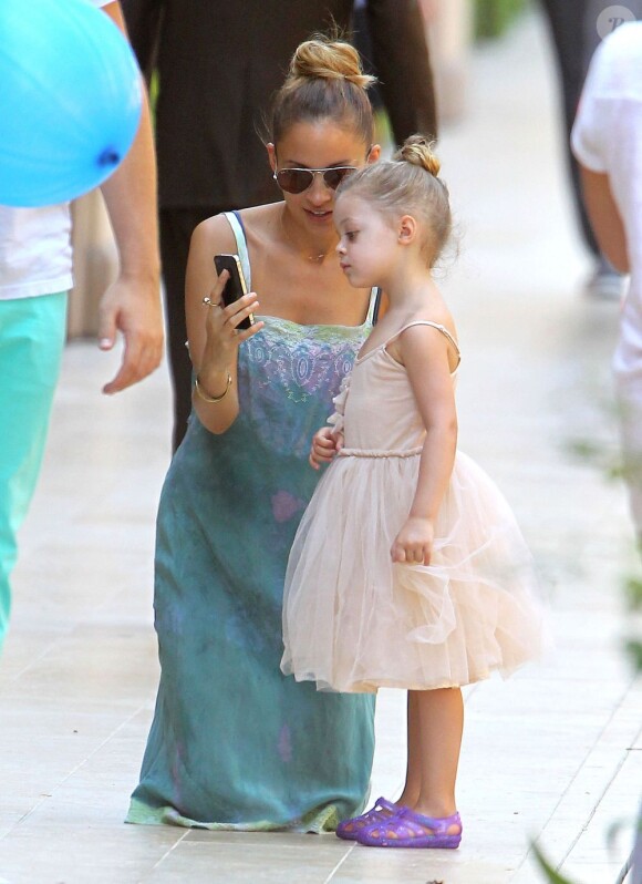 Nicole Richie et sa fille Harlow Madden à Los Angeles, août 2012.