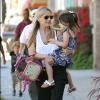 Sarah Michelle Gellar va chercher sa fille Charlotte a l'école à Santa Monica le 15 octobre 2012.