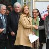 Valérie Trierweiler inaugure la fontaine ONA et son programme pédagogique, sous le regard de Gilbert Mitterrand, président de France Libertés - Fondation Danielle Mitterrand, à Chambly (Oise) le 18 octobre 2012.