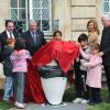 Valérie Trierweiler inaugure la fontaine ONA et son programme pédagogique, une intitiative France Libertés - Fondation Danielle Mitterrand, à Chambly (Oise) le 18 octobre 2012.