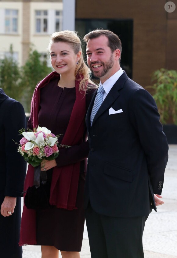 Le prince Guillaume, grand-duc héritier du Luxembourg, et sa fiancée Stéphanie de Lannoy, contesse de Belgique, sont reçus au Grand Théâtre de la capitale avant leurs noces, le 19 octobre 2012.