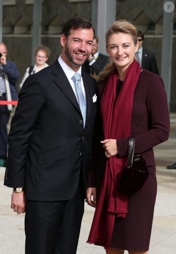 Le prince Guillaume et sa fiancée Stéphanie de Lannoy, contesse de Belgique, sont reçus au Grand Théâtre de la capitale avant leurs noces, le 19 octobre 2012.
