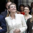 La fiancée Stéphanie de Lannoy souriante et heureuse au bras du prince Guillaume à la sortie du grand-ducal pour se rendre à l'Hôtel de Ville où sera célébré son mariage civil, à Luxembourg, le 19 octobre 2012.
