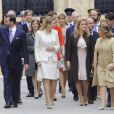 Le prince Guillaume et sa fiancée Stéphanie de Lannoy, comtesse de Belgique, entourés de leur famille quittent le palais grand-ducal pour se rendre à l'Hôtel de Ville où sera célébrer leur mariage civil, à Luxembourg, le 19 octobre 2012.