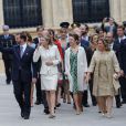 Le prince Guillaume et sa fiancée Stéphanie de Lannoy, entourés d'une vingtaine de proches, arrivent à l'Hôtel de Ville où sera célébré leur mariage civil, le 19 octobre 2012.