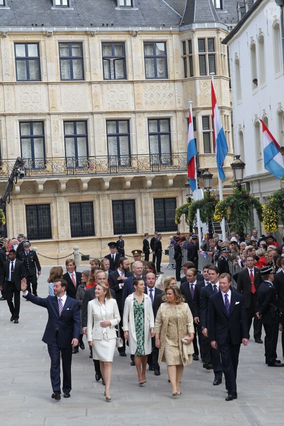 Le prince Guillaume et sa fiancée Stéphanie de Lannoy arrivent à l'Hôtel de Ville où sera célébré leur mariage civil, le 19 octobre 2012.