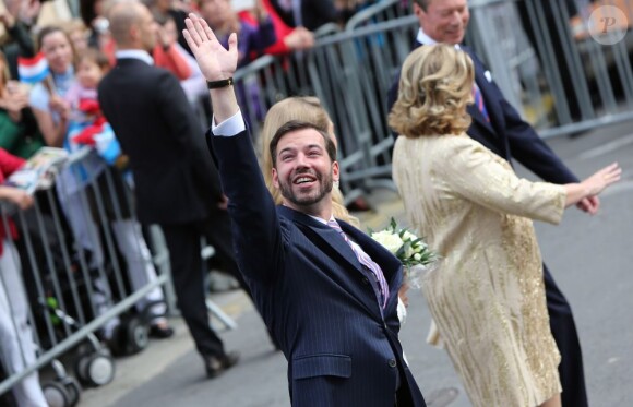 Le prince Guillaume aux anges juste avant son mariage civil à l'Hôtel de Ville de la capitale, le 19 octobre 2012.