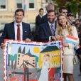 Les maries, le prince Guillaume de Luxembourg et la comtesse Stephanie de Lannoy, a la sortie de l'hotel de ville de Luxembourg ou se deroulait leur mariage civil. Le 19 octobre 2012.
