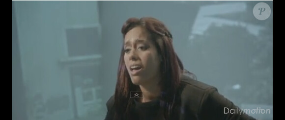 Amel Bent, dans le clip Ma Chance.