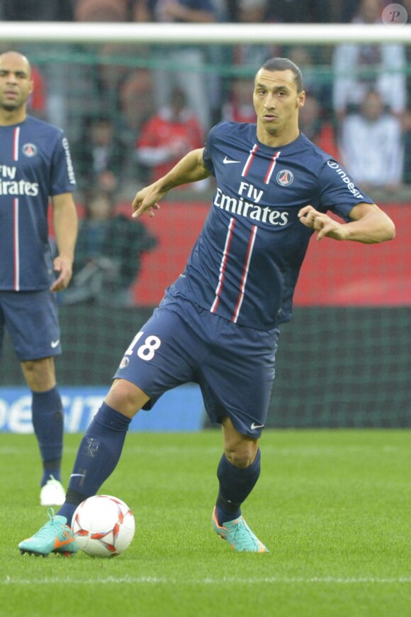 L'attaquant suédois Zlatan Ibrahimovic, balle au pied pendant la rencontre entre le PSG et le Stade de Reims au Parc des Princes. Paris, le 20 octobre 2012.