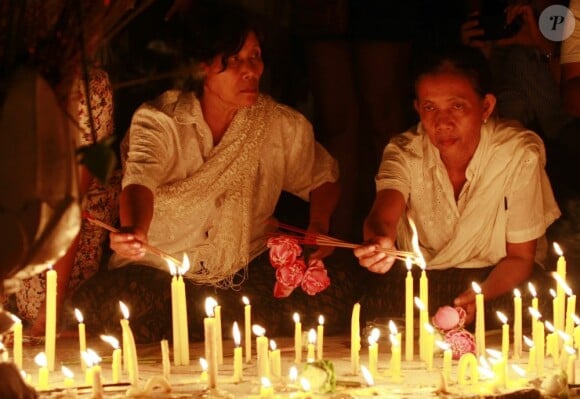 Le défunt ancien roi du Cambodge Norodom Sihanouk, décédé le 15 octobre 2012 à Pékin à 89 ans et dont la dépouille a été rapatriée le 17 à Phnom Penh, reçoit depuis de nombreux hommages émus, en plein deuil national.