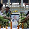 Le défunt ancien roi du Cambodge Norodom Sihanouk, décédé le 15 octobre 2012 à Pékin à 89 ans et dont la dépouille a été rapatriée le 17 à Phnom Penh, reçoit depuis de nombreux hommages émus, en plein deuil national.