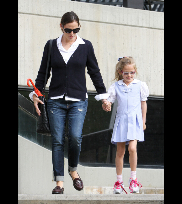 Jennifer Garner et son ainée Violet partent acheter quelques brownies à Beverly Hills, le 22 octobre 2012