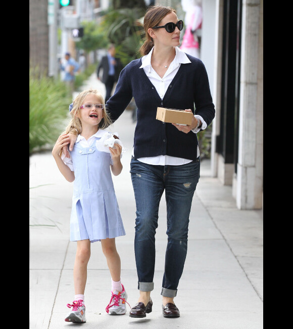 Jennifer Garner et l'adorable Violet partent acheter quelques brownies à Beverly Hills, le 22 octobre 2012 -