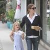 Jennifer Garner et sa fille Violet partent acheter quelques brownies à Beverly Hills, le 22 octobre 2012