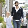 Jennifer Garner et sa fille Violet se baladent dans les rues de Los Angeles, le 22 octobre 2012