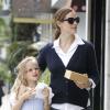 Jennifer Garner et sa fille Violet se baladent dans les rues de Los Angeles, le 22 octobre 2012 - Elles sont inséparables