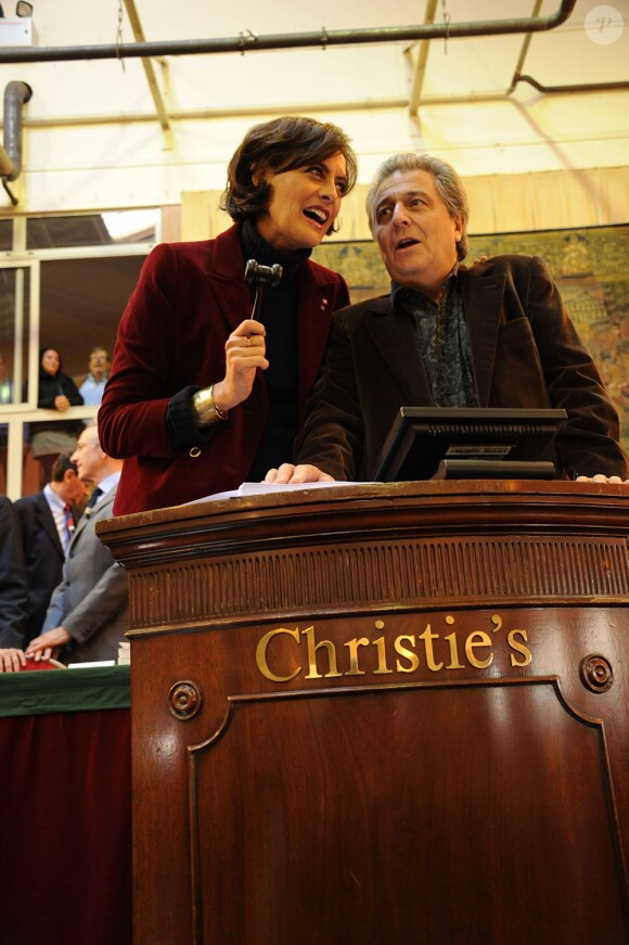 Inès de la Fressange et Christian Clavier, présidente de la 151e vente des Hospices de Beaune, le 20 novembre 2011.
