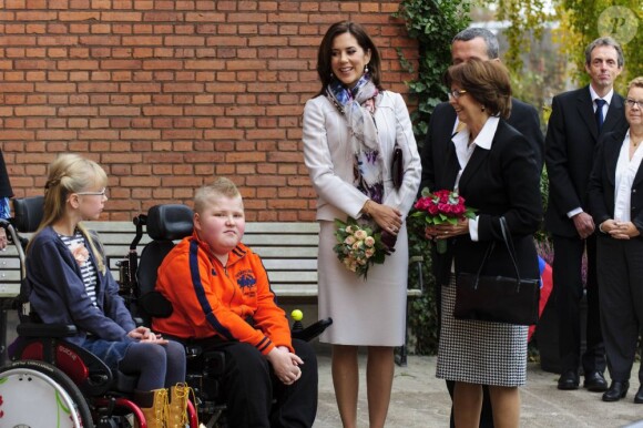 La princesse Mary de Danemark et l'épouse du président slovaque Silvia Gašparovičová en visite le 24 octobre 2012 de l'école Geelsgaardskolen de Virum, spécialisée dans l'enseignement aux enfants déficients.