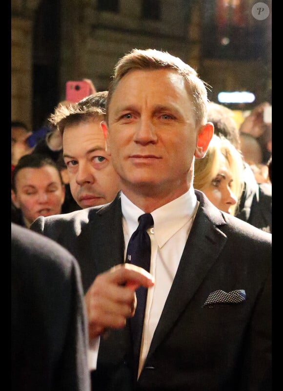 Daniel Craig arrive à l'avant-première de Skyfall, mercredi 24 octobre 2012 à Paris