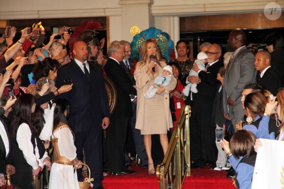 Céline Dion et ses jumeaux Nelson et Eddy à Las Vegas le 16 février 2011.