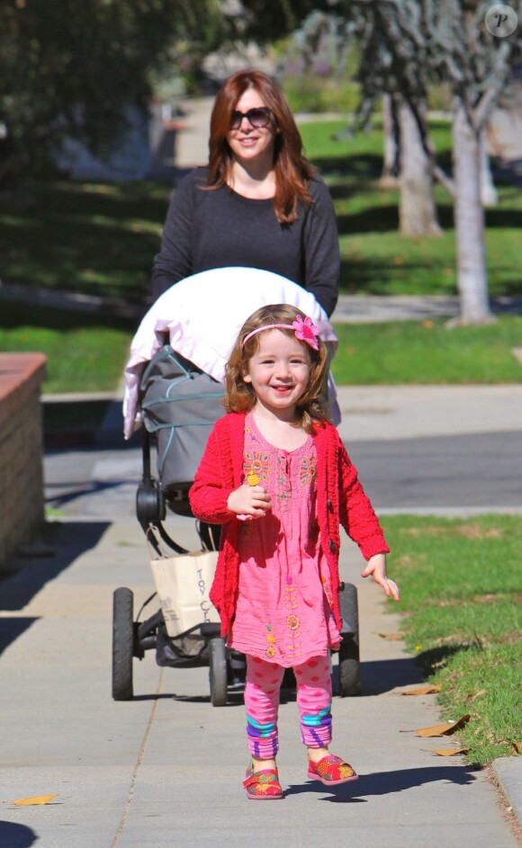 Alyson Hannigan et ses filles à Los Angeles le 25 octobre 2012.
