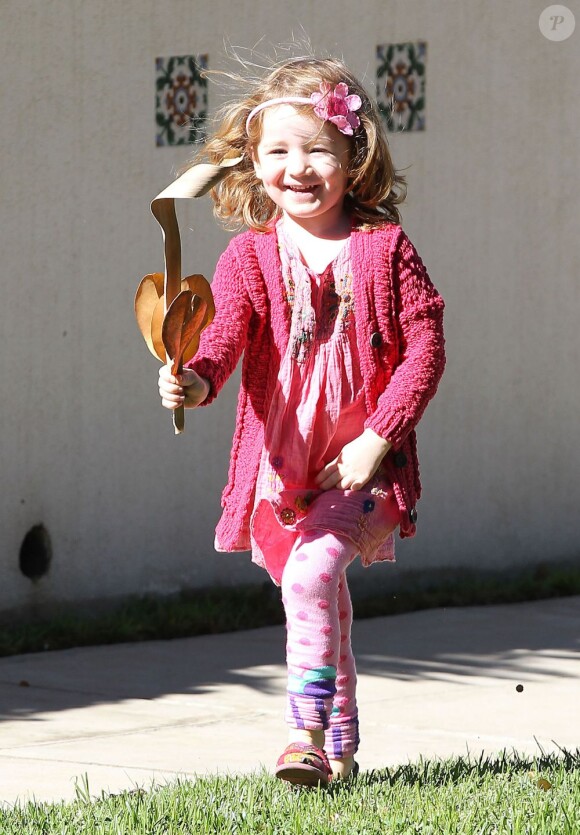 La petite Satyana tout sourire à Los Angeles le 25 octobre 2012.