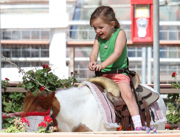Jennifer Garner et Seraphina sur un marché fermier à Ventura, le 18 octobre 2012 - Seraphina fait du poney