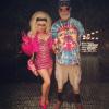 Fergie, sexy, dévoile ses jambes aux côtés de Josh Duhamel pour une des soirées d'Halloween 2012