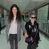 Kelly Osbourne et son compagnon Matthew Mosshart arrivent à l'aéroport Heathrow de Londres pour prendre un avion pour Los Angeles. Le 26 octobre 2012.