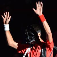 Novak Djokovic déguisé en Darth Vader et terrassé par le côté obscur de la force