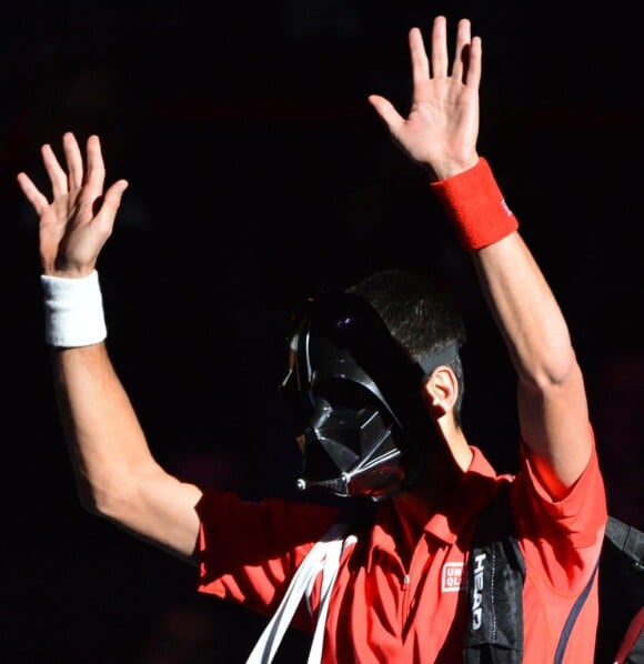 Comme à son habitude, Novak Djokovic a fait le show en débarquant avec un masque de Darth Vader lors de son entrée en lice dans le tournoi de Paris Bercy face à Sam Querrey le 31 octobre 2012
