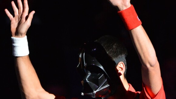 Novak Djokovic déguisé en Darth Vader et terrassé par le côté obscur de la force