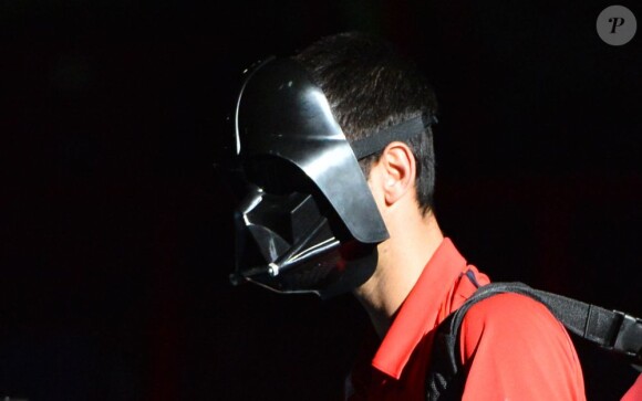 Novak Djokovic a rendu hommage à Halloween avec un masque de Darth Vader lors de son entrée en lice dans le tournoi de Paris Bercy face à Sam Querrey le 31 octobre 2012