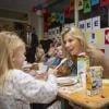La princesse Maxima des Pays-Bas le 1er novembre 2012 dans une école de Leidschendam pour la campagne nationale de promotion du petit déjeuner.