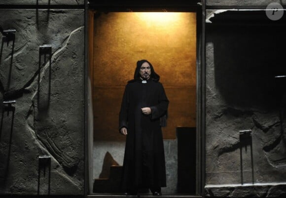 Robert Marien (Frollo) de la troupe Notre-Dame de Paris à Moscou le 31 octobre 2012.