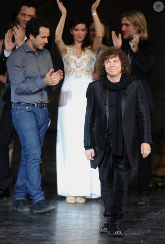 Richard Cocciante et la troupe de Notre-Dame de Paris à Moscou le 31 octobre 2012.