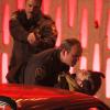 Daniel Radcliffe pris par deux policiers sur le tournage de Horns à Vancouver, le 3 novembre 2012.