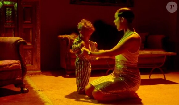 Image extraite du clip Girl On Fire d'Alicia Keys, octobre 2012.