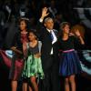 Barack Obama entourée de son épouse Michelle et de leurs filles Malia et Sasha au McCormick Place à Chicago, le 6 novembre 2012.