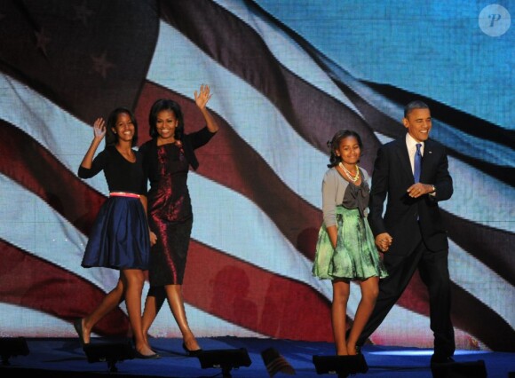 Barack Obama, son épouse Michelle et de leurs filles Malia et Sasha au McCormick Place à Chicago, le 6 novembre 2012.