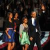 Barack Obama entourée de son épouse Michelle et de leurs filles Malia et Sasha au McCormick Place à Chicago, le 6 novembre 2012.