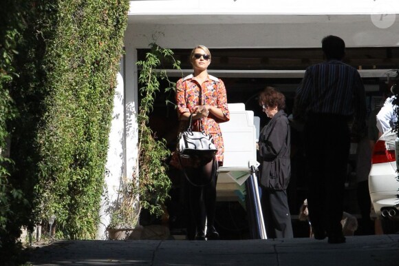Dianna Agron sort d'un bureau de vote à Los Angeles le 6 novembre 2012.